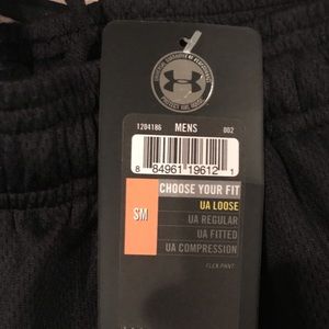 New with tags Men’s Under Armour pants, small